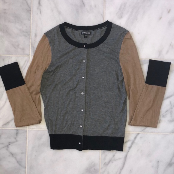 Express Button Up Top - Picture 2 of 4